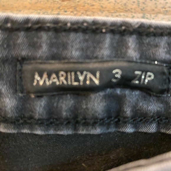 Guess Jean Shorts - Picture 8 of 8